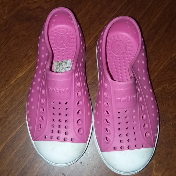 Native Shoes - Picture 2 of 7